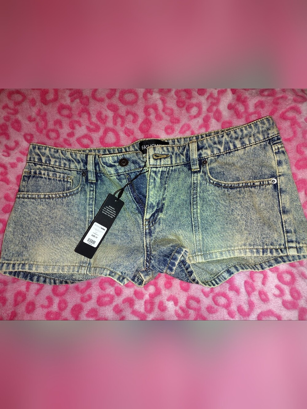 NWT Womens Vintage Wash Denim Shorts - FASHION NOVA